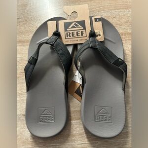 Reef sandals men’s size 9 NWT